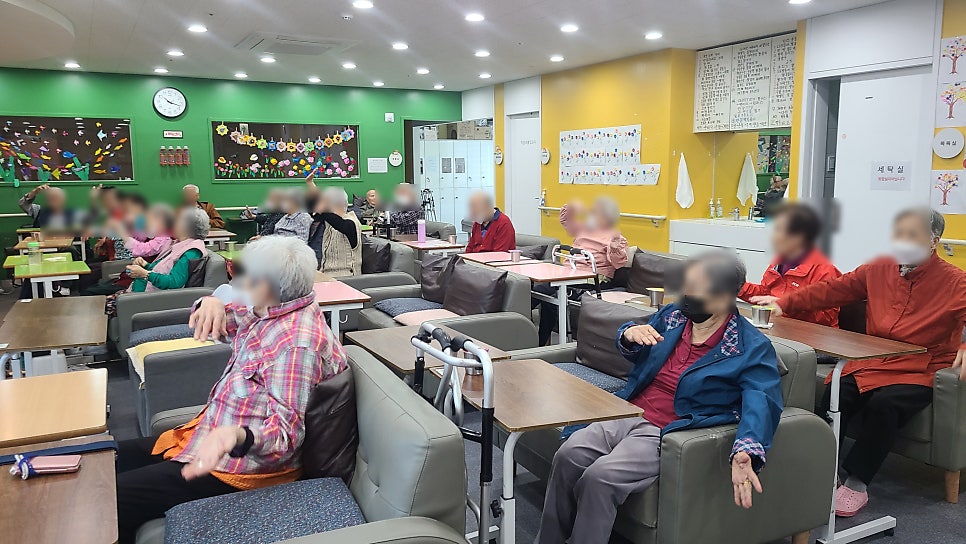 /user/t/thehappycare/editor/2511/e3248f7daca7a73c27f353505eac1f64_1762227478_2551.jpg 이미지크게보기